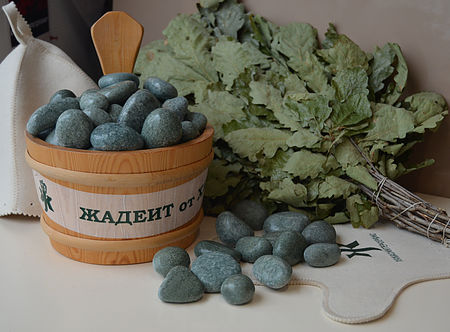 Камень Жадеит шлифованный средний (ведро 5 кг)